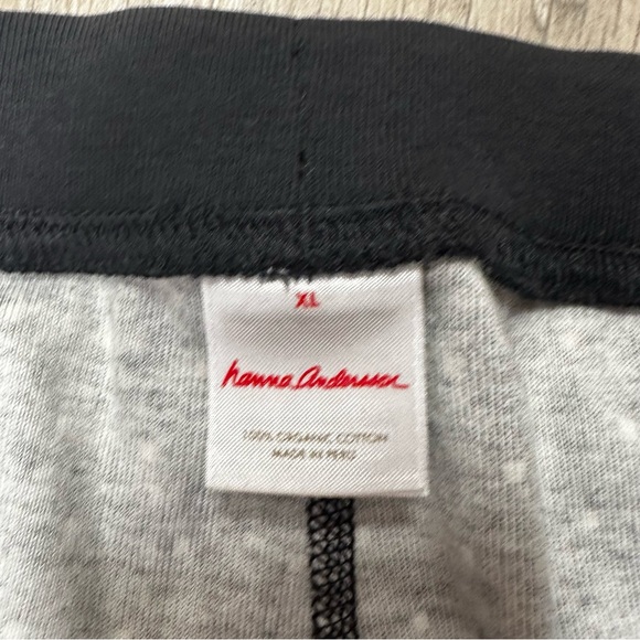 Hanna Andersson black, white & red snowflake pajama set - Picture 4 of 7